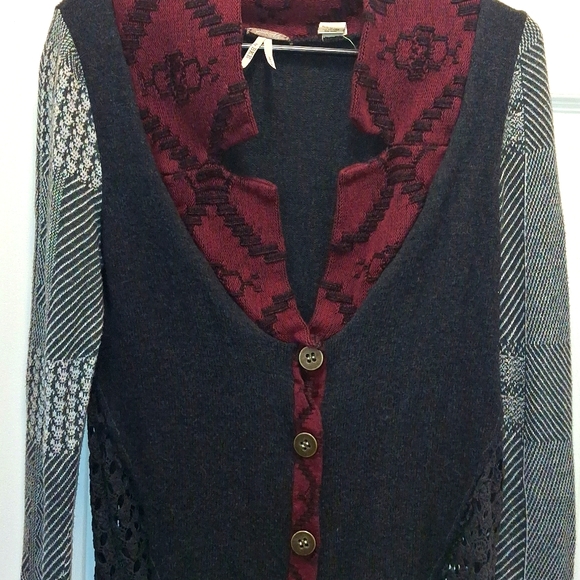 BKE SWEATER Small Gray & Burgundy - Picture 1 of 13